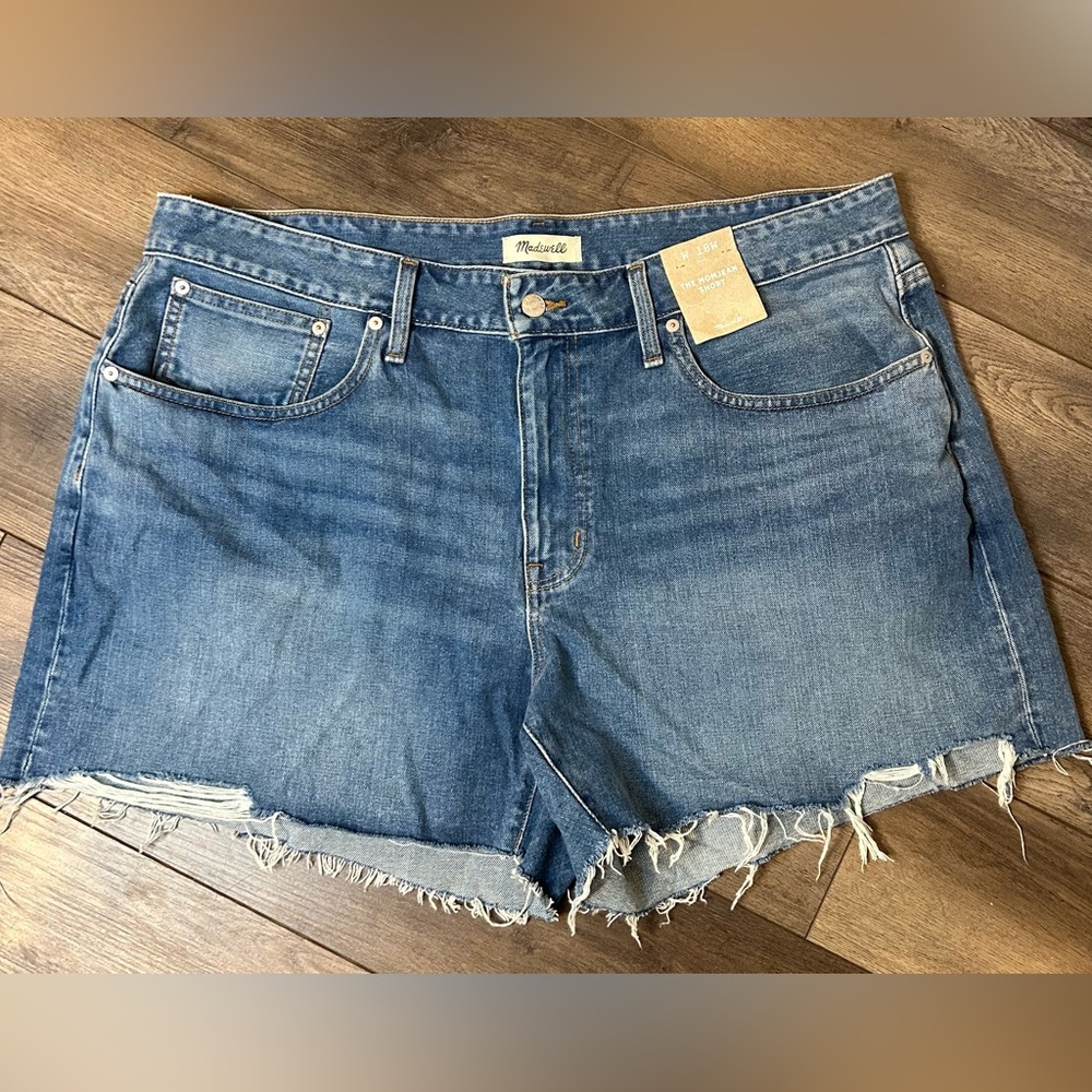 Madewell women’s denim short.  Size 18W. NWT